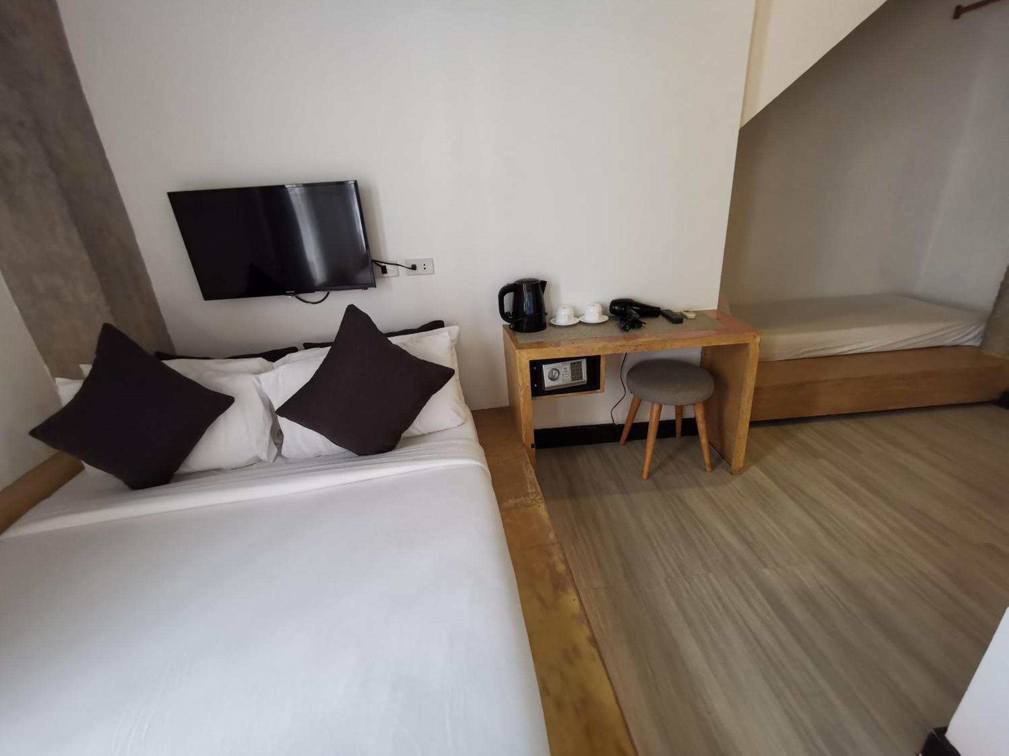 Urban Boutique Hotel Balabag  Экстерьер фото