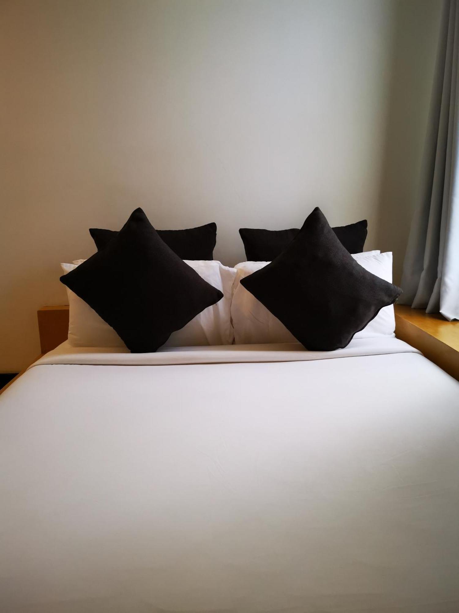 Urban Boutique Hotel Balabag  Экстерьер фото